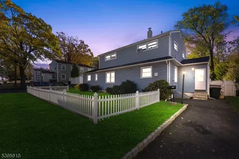 466 Market St, Elmwood Park, NJ 07407