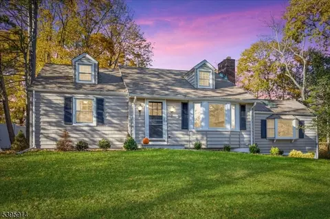 864 Valley Rd, Gillette, NJ 07933