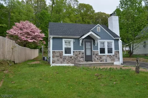 5 W Fairview Ave, Dover, NJ 07801