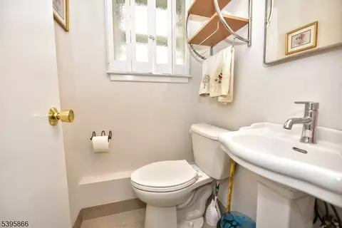 63 Eleron Pl, Wayne, NJ 07470 photo 23