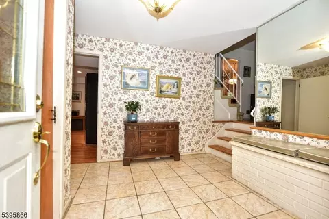 63 Eleron Pl, Wayne, NJ 07470 photo 3