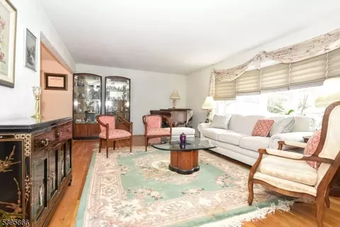 63 Eleron Pl, Wayne, NJ 07470 photo 5