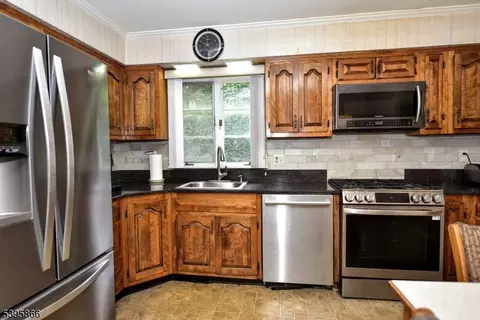 63 Eleron Pl, Wayne, NJ 07470 photo 10