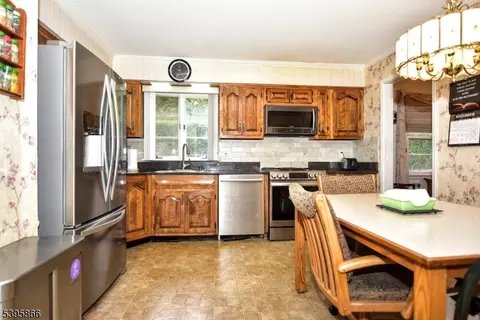 63 Eleron Pl, Wayne, NJ 07470 photo 9