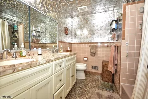 63 Eleron Pl, Wayne, NJ 07470 photo 16