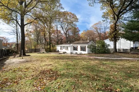 18 Brendona Ave, Stanhope, NJ 07874