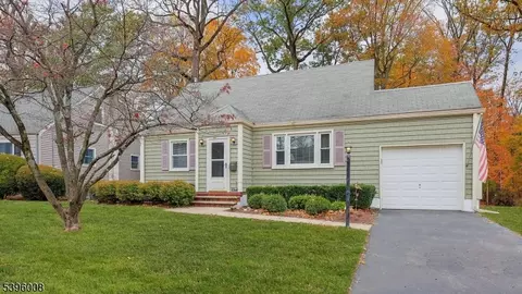 172 Mohawk Dr, Cranford, NJ 07016