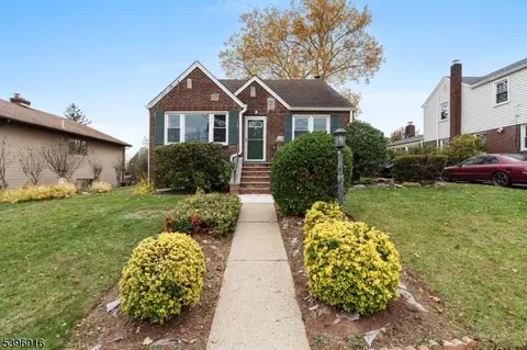 31 Rollins Ave, Clifton, NJ 07011