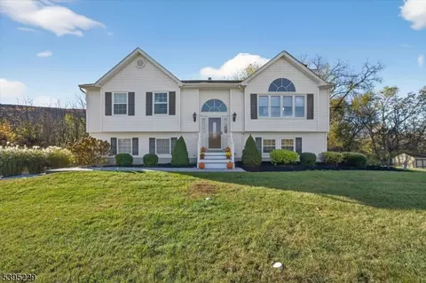 6 Meadowbrook Way, Vernon, NJ 07462