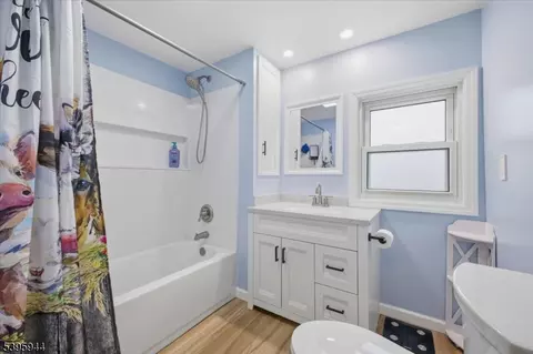 Bath - 161 Bryans Rd, Hampton, NJ 08827 photo 2 of 2