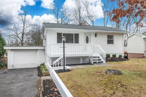 315 Santa Fe Trl, Hopatcong, NJ 07843