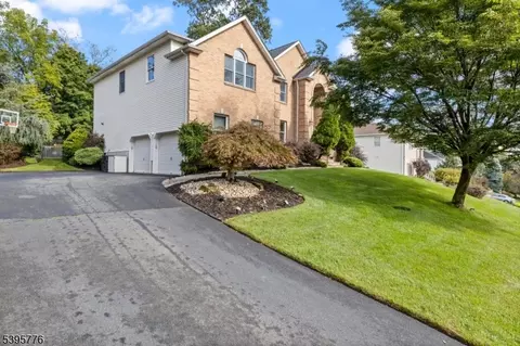 26 Stratton Dr, Wayne, NJ 07470 photo 3