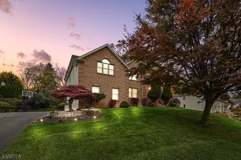 26 Stratton Dr, Wayne, NJ 07470