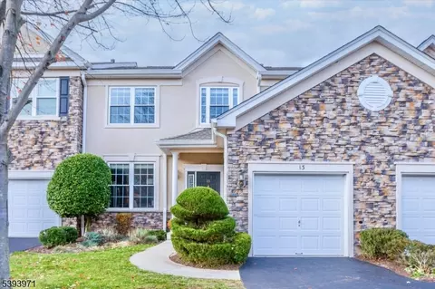 13 Fernwood Ct, Whitehouse Station, NJ 08889