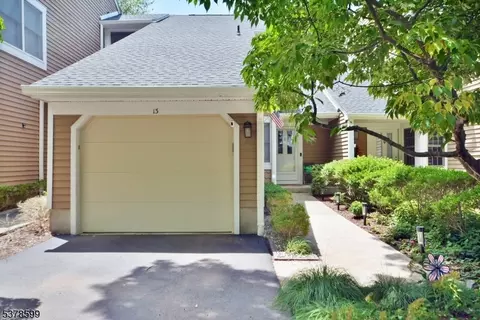13 Eton Ct, Bedminster, NJ 07921