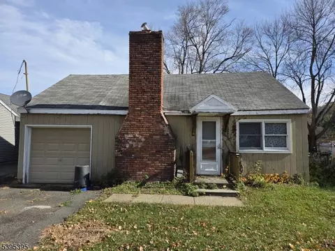 16 Waterside Dr, Lake Hopatcong, NJ 07849