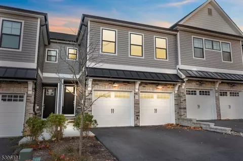 20 Mildred Gill Ln, Denville, NJ 07834