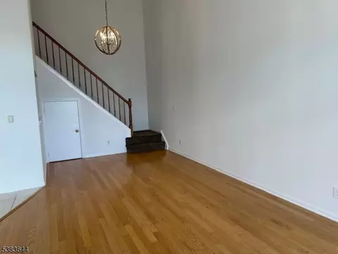 Living - 6 Ray Ct, Bedminster, NJ 07921 photo 2 of 3
