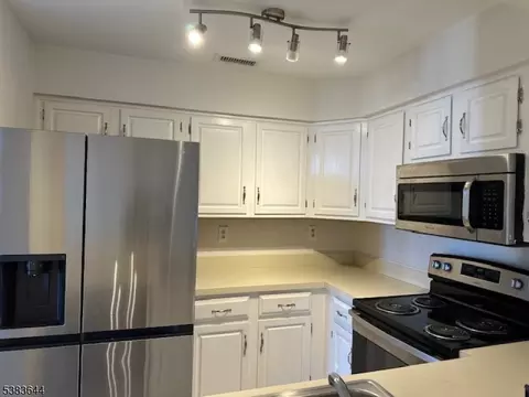 Kitchen - 6 Ray Ct, Bedminster, NJ 07921 photo 1 of 3