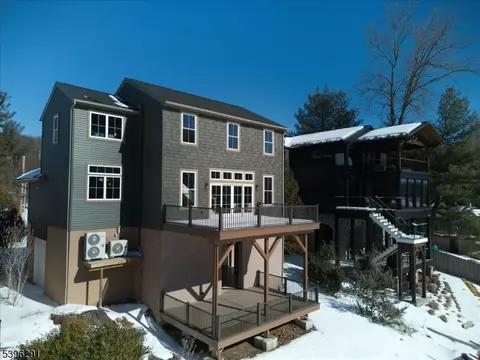 159 Byram Ln, Stockton, NJ 08559
