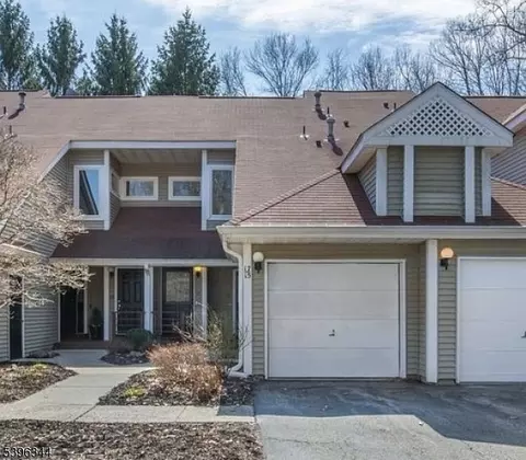 15 Schofield Ct, Oak Ridge, NJ 07438
