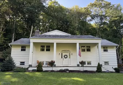 7 Kentbrook Ter, Kinnelon, NJ 07405