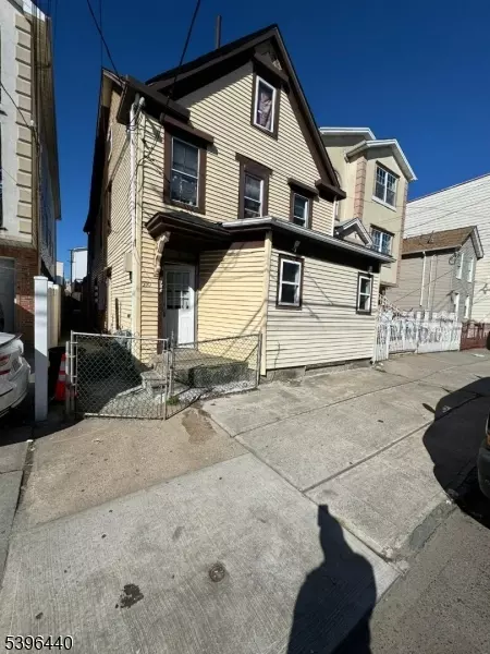 310 E Jersey St, Elizabeth City, NJ 07206