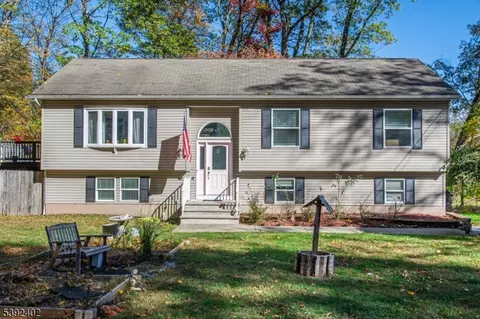 59 Fairmont Rd, Sparta, NJ 07871