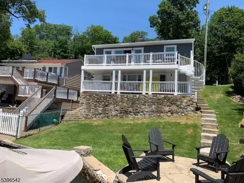 72 Ithanell Rd, Hopatcong, NJ 07843