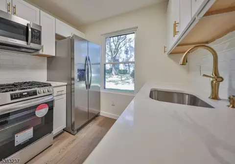 2015 Spruce Hills Dr, Glen Gardner, NJ 08826