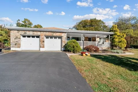 1 Valley View Ter, Washington, NJ 07882