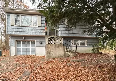 86 Unger Ave, Stanhope, NJ 07874