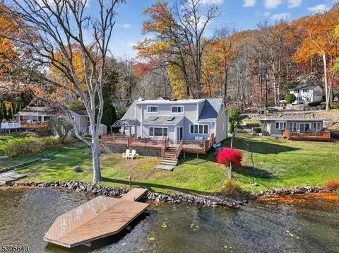 47 W Shore Trl, Stockholm, NJ 07460