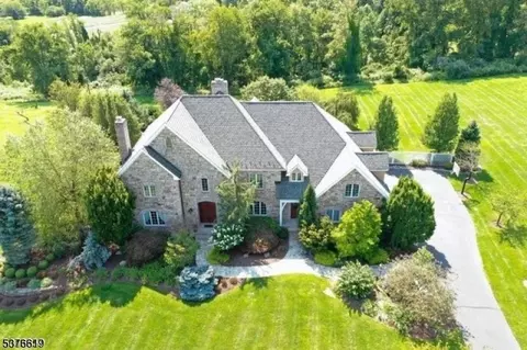 25 Ramsey Rd, Lebanon, NJ 08833