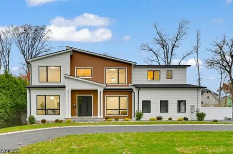 22 Brookside Pl, Livingston, NJ 07039