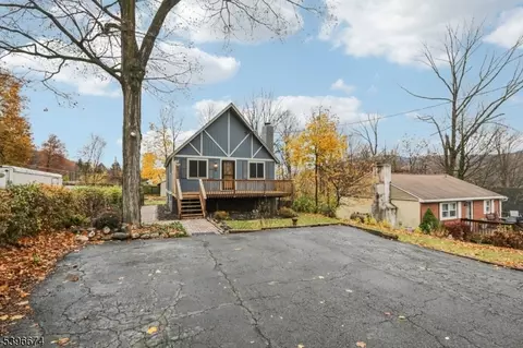 16 Winding Hill Rd, Vernon, NJ 07462