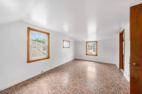 707 Erudo St, Linden, NJ 07036
