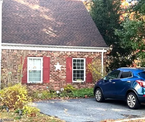 44 Van Pelt Ct, East Brunswick, NJ 08816