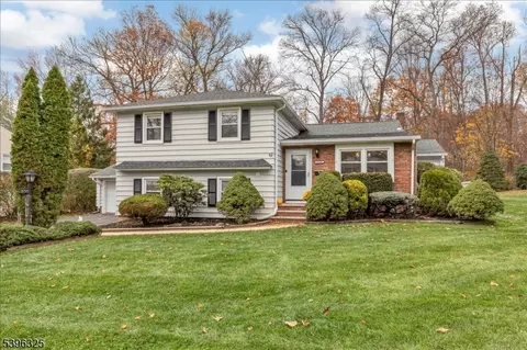 1933 Mary Ellen Ln, Scotch Plains, NJ 07076