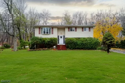 36 S Cherry Rd, Lake Hopatcong, NJ 07849