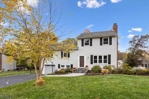 54 Locust Dr, Morris Plains, NJ 07950