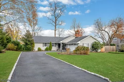 33 Colonial Dr, Morristown, NJ 07960