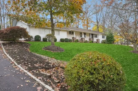 4 Sheffield Ct, Livingston, NJ 07039