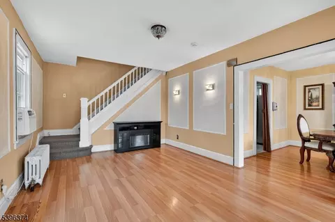 812 E 6th St, Plainfield, NJ 07062 photo 5