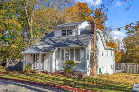 43 Dogwood Dr, Budd Lake, NJ 07828