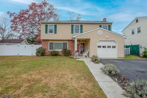 4 Pine Cone Ln, Howell Twp, NJ 07731