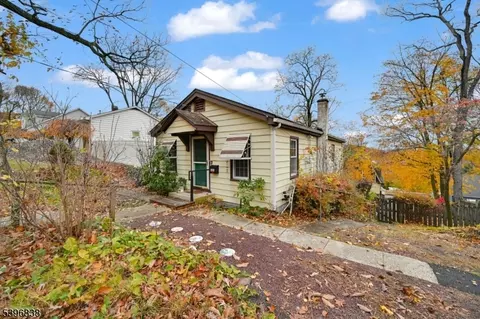 121 W Munson Ave, Dover, NJ 07801