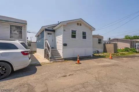 15 Spruce St, Moonachie, NJ 07074