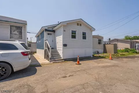15 Spruce St, Moonachie, NJ 07074