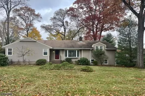 80 Mary Ann Ln, Wyckoff, NJ 07481